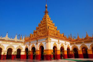 Mahamuni-Buddha-Temple-Mandalay-Myanmar-001.jpg