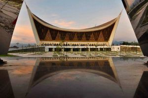 Masjid-Raya-Sumatera-Barat-West-Sumatra-Indonesia-001.jpg