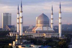 Masjid-Sultan-Salahuddin-Abdul-Aziz-Shah-Selangor-Malaysia-002.jpg