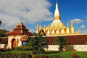 Pha-That-Luang-Vientiane-Laos-01.jpg