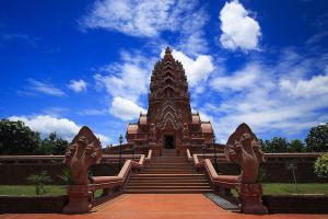 Wat-Pa-Khao-Noi-Buriram-Thailand-001.jpg