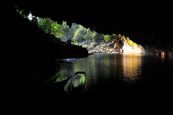 Tham Kong Lo Cave