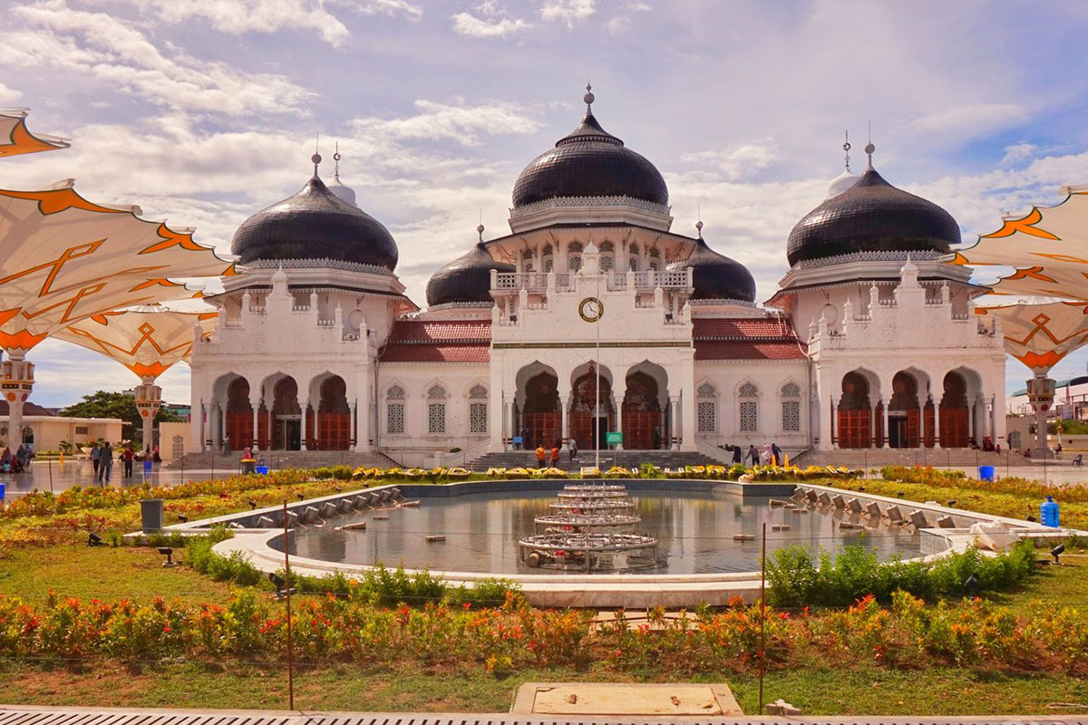 Baiturrahman Grand Mosque Aceh  Tourist Destination 