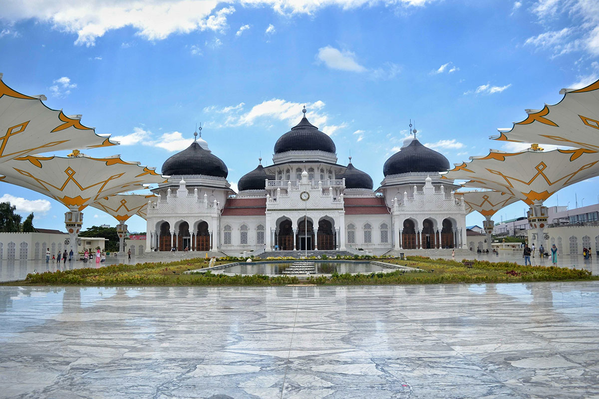 Baiturrahman Grand Mosque Aceh  Tourist Destination 