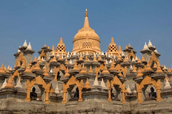 Sandstone Pagoda (Wat Pa Kung)