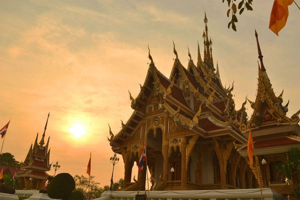 Sim Isan Wat Pa Saeng Arun