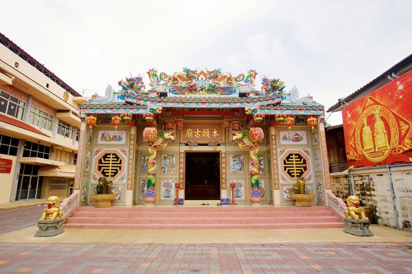 Chao Por Chao Mae Na Pha Shrine