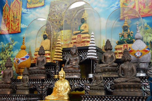Wat Bua Khwan Phra Aram Luang