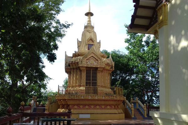 Wat Khao Takrao