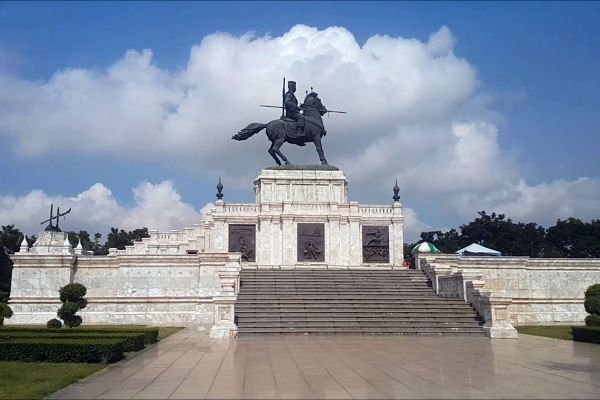 King Naresuan Monument