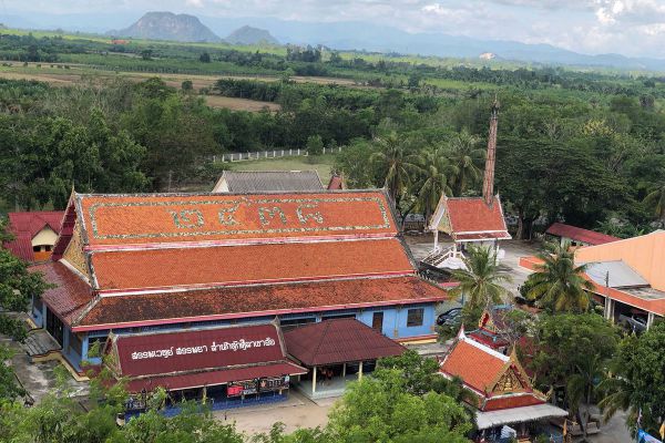 Wat Khao Aor