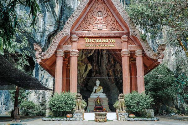 Wat Khao Wong (Tham Narai)