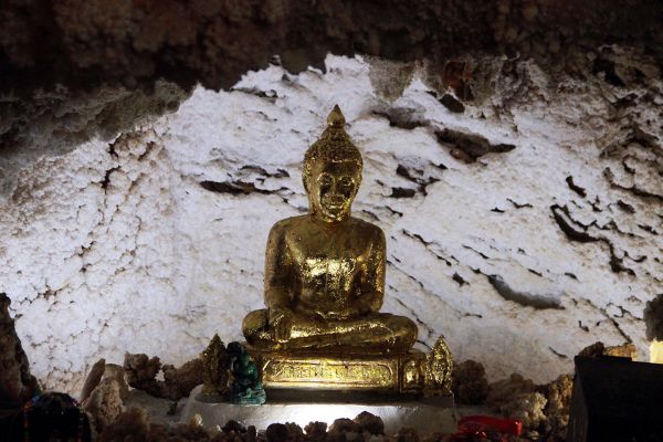 Wat Tham Kaew Kanchanapisek