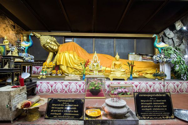 Wat Tham Khao Pun