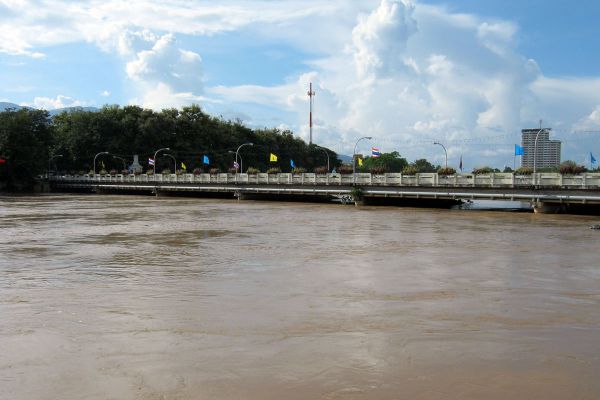 Nawarat Bridge