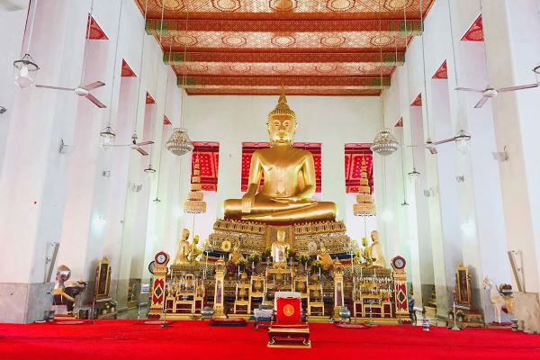 Wat Mahathat Yuwaratrangsarit Ratchaworamahawihan