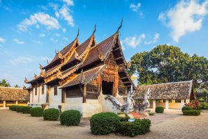 Wat Ton Kwen (Intharawat Temple)