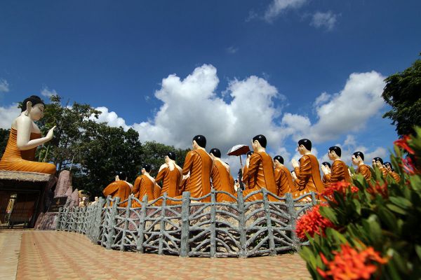 Wat Chak Yai (Buddha Park)