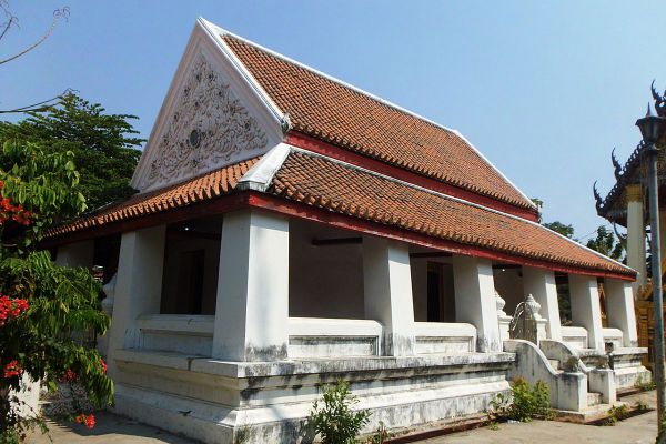 Wat Makham (San Chao Temple)