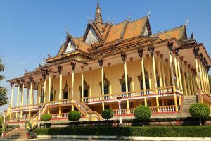 100-Column-Pagoda-Kratie-Cambodia-003.jpg