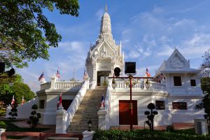 City-Pillar-Shrine-Ayutthaya-Thailand-01.jpg