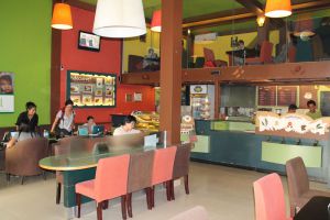 Common-Grounds-Coffee-Cyber-Cafe-Siem-Reap-Cambodia-04.jpg