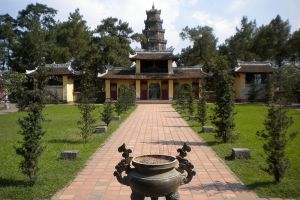 Giac-Lam-Pagoda-Ho-Chi-Minh-Vietnam-003.jpg