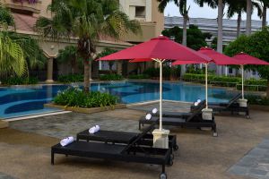 Hotel-Equatorial-Melaka-Pool.jpg