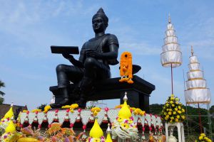 King-Ramkhamhaeng-Monument-Sukhothai-Thailand-02.jpg