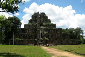 Koh-Ker-Temple-Preah-Vihear-Cambodia-001.jpg