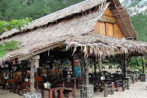 Memories-Bar-Restaurant-Khaolak-Thailand-002.jpg