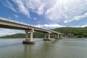 Pak-Nam-Khaem-Nu-Chalerm-Phra-Kiat-Bridge-Chanthaburi-Thailand-01.jpg