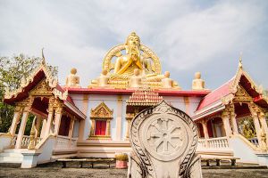 Phu-Dan-Tae-Temple-Wat-Phuttho-Thammatharo-Mukdahan-Thailand-04.jpg