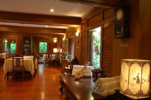 Ruen-Come-In-Restaurant-Chiang-Mai-Thailand-005.jpg