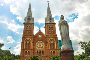 Saigon-Notre-Dame-Basilica-Ho-Chi-Minh-Vietnam-001.jpg