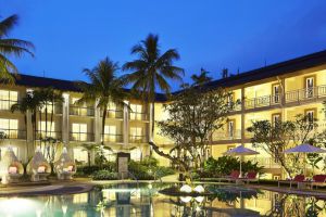 Sheraton-Hotel-Towers-Bandung-Indonesia-Pool.jpg