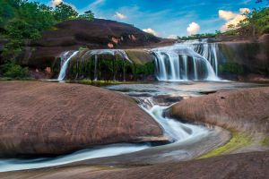 Tham-Phra-Waterfall-Bueng-Kan-Thailand-03.jpg