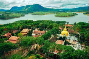 Truc-Lam-Zen-Monastery-Dalat-Vietnam-004.jpg
