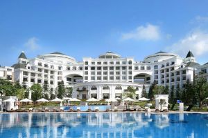 Vinpearl-Resort-Halong-Vietnam-Overview.jpg