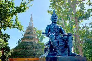 Wat-Chedi-Luang-Chiang-Rai-Thailand-03.jpg