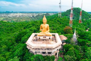 Wat-Khao-Ban-Dai-It-Phetchaburi-Thailand-01.jpg