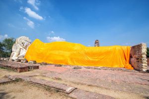 Wat-Lokayasutharam-Ayutthaya-Thailand-01.jpg