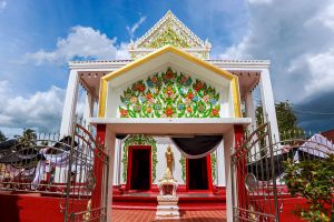 Wat-Makham-San-Chao-Temple-Pathumthani-Thailand-02.jpg