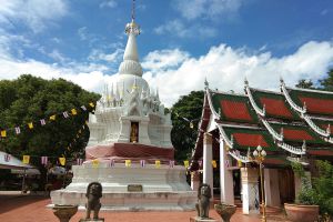 Wat-Phra-Borommathat-Worawihan-Chainat-Thailand-04.jpg