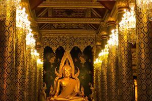 Wat-Phra-Si-Rattana-Mahathat-Woramahawihan-Phitsanulok-Thailand-003.jpg