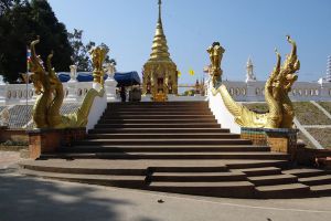 Wat-Phra-That-Doi-Wao-Chiang-Rai-Thailand-002.jpg