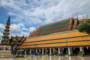 Wat-Suthat-Thepwararam-Ratchaworamahawihan-Bangkok-Thailand-02.jpg