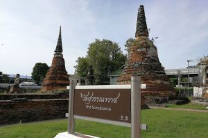 Wat-Suwannawat-Ayutthaya-Thailand-03.jpg