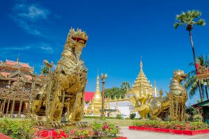 Wat-Thai-Wattanaram-Tak-Thailand-02.jpg