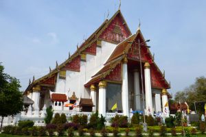 Wihan-Phra-Mongkhon-Bophit-Ayutthaya-Thailand-001.jpg